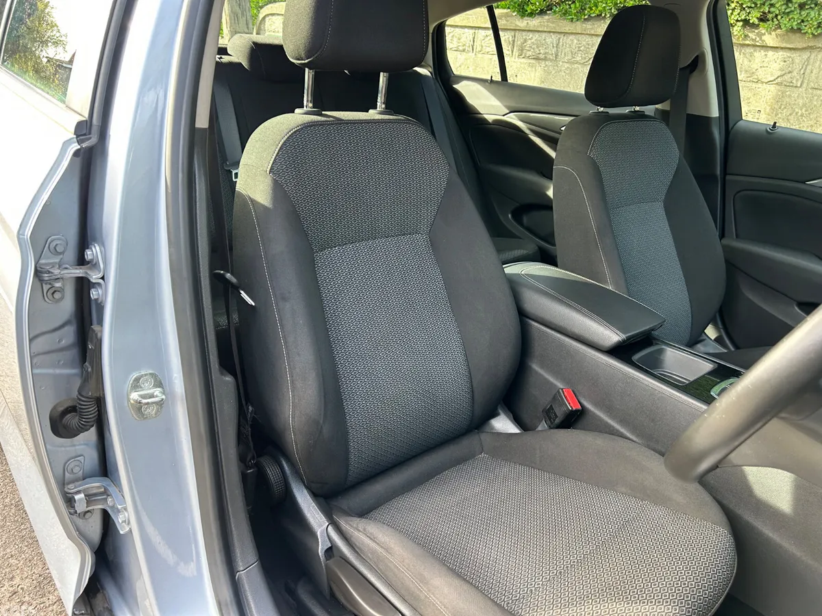 Opel Insignia Hatchback, Diesel, 2018, Grey
