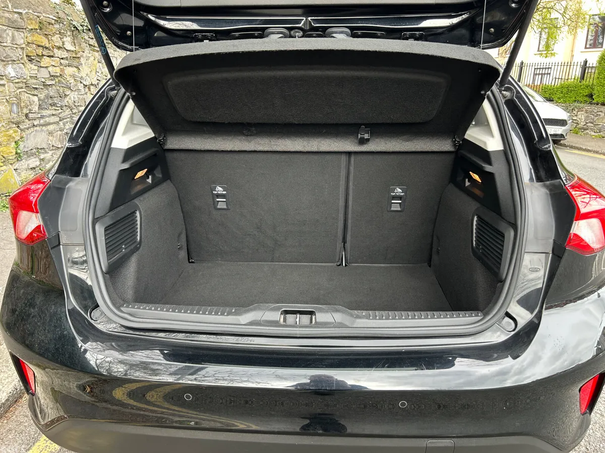 Ford Focus Hatchback, Petrol, 2019, Black