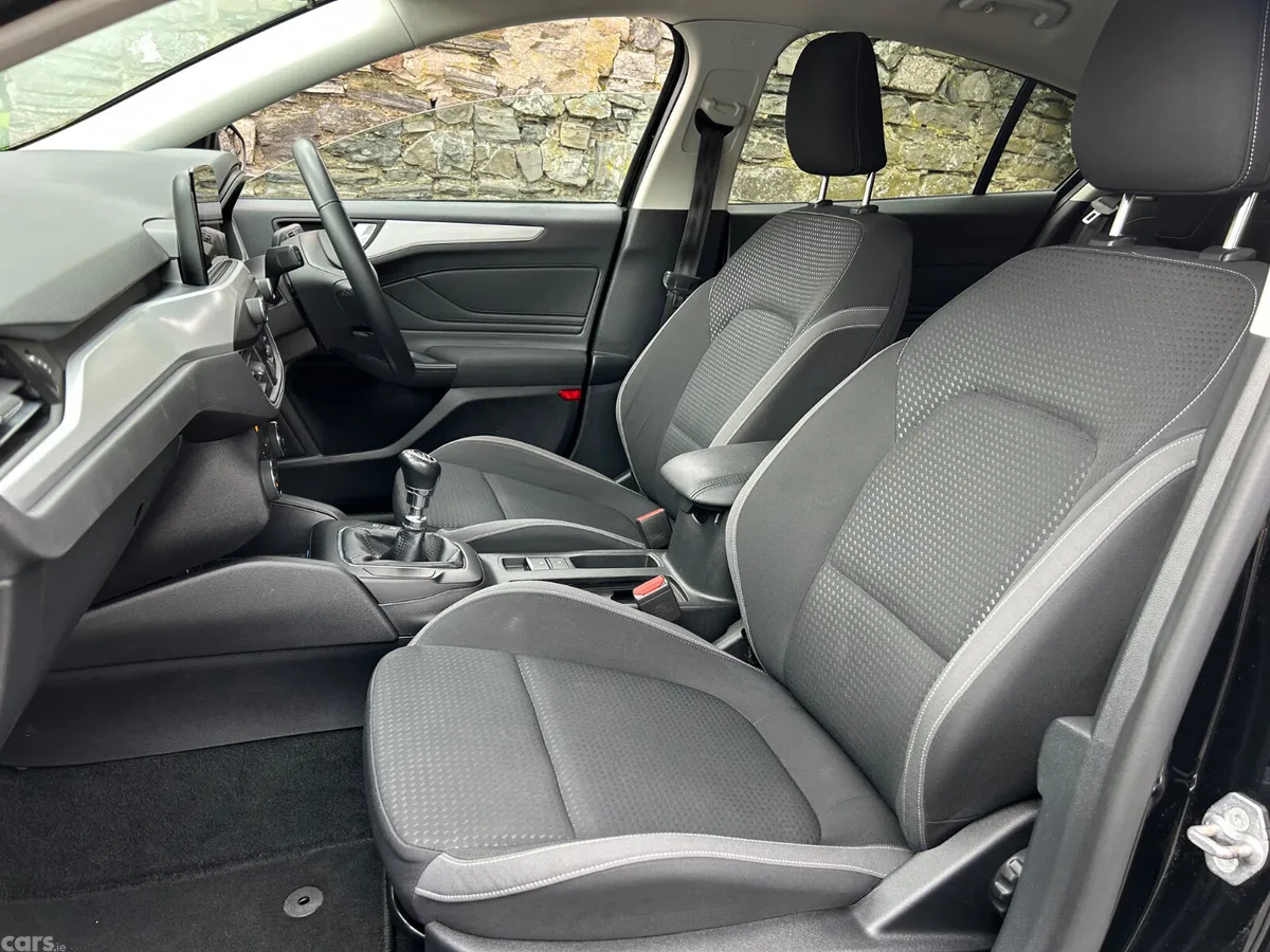 Ford Focus Hatchback, Petrol, 2019, Black