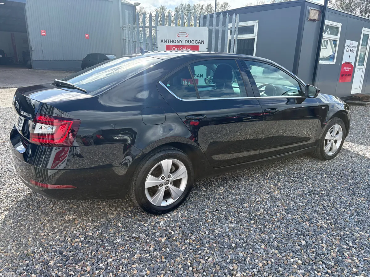 Skoda Octavia Saloon, Diesel, 2019, Black