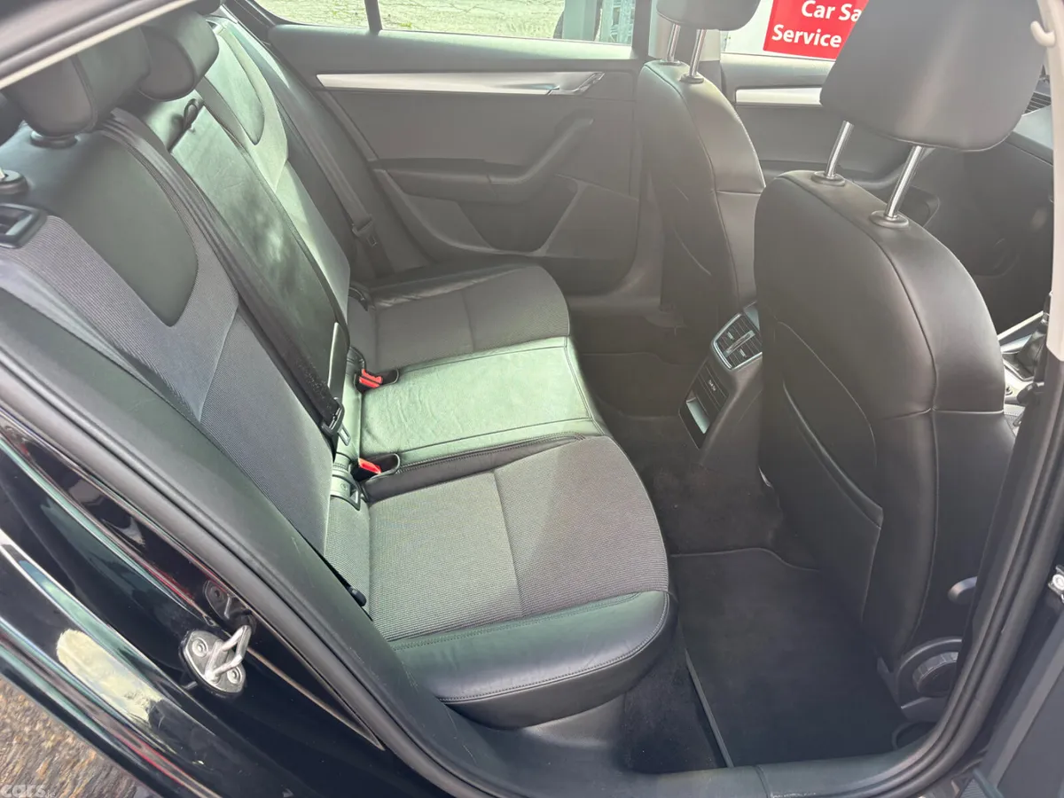 Skoda Octavia Saloon, Diesel, 2019, Black