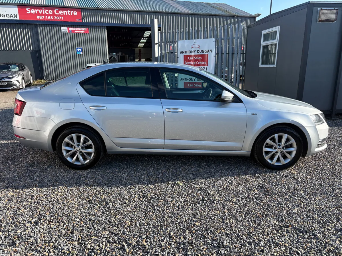 Skoda Octavia Saloon, Petrol, 2019, Grey
