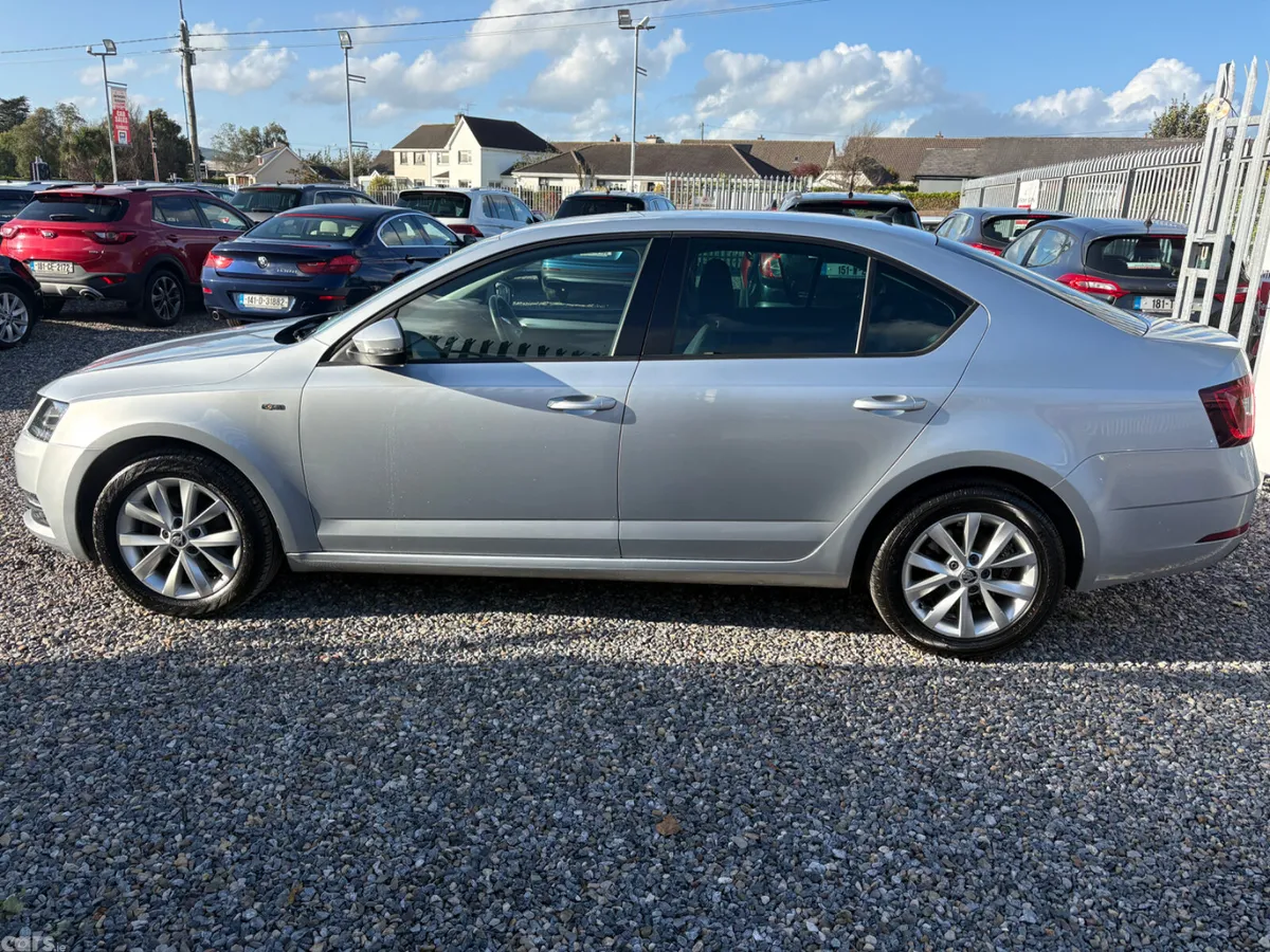 Skoda Octavia Saloon, Petrol, 2019, Grey