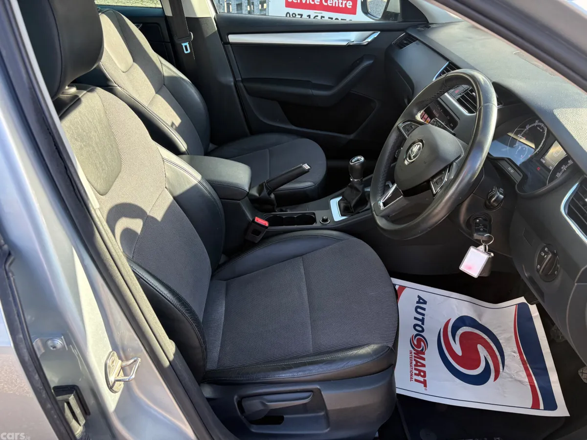 Skoda Octavia Saloon, Petrol, 2019, Grey