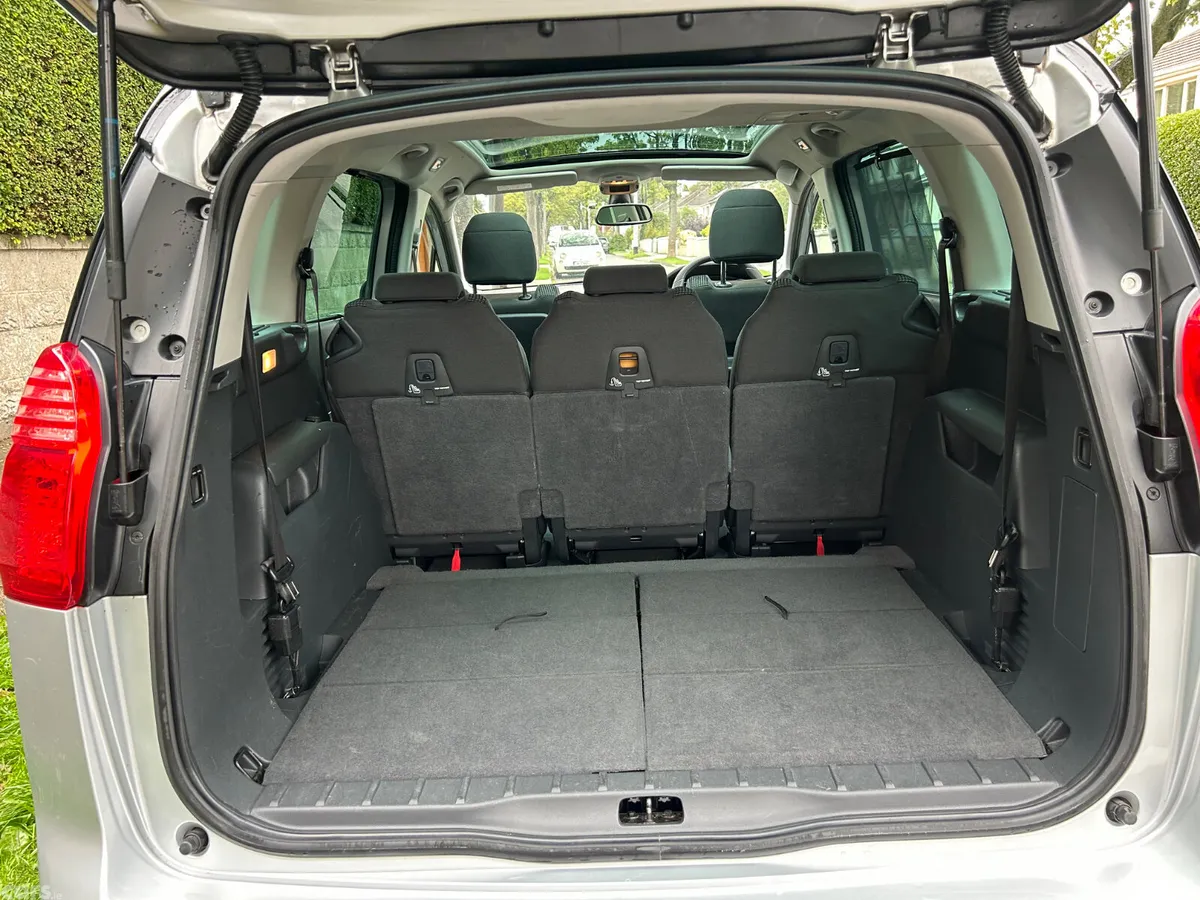 Peugeot 5008 MPV, Diesel, 2016, Silver