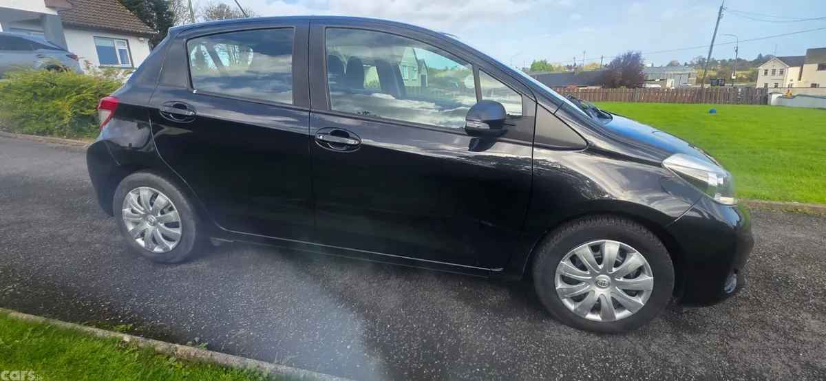 Toyota Yaris Hatchback, Petrol, 2013, Black