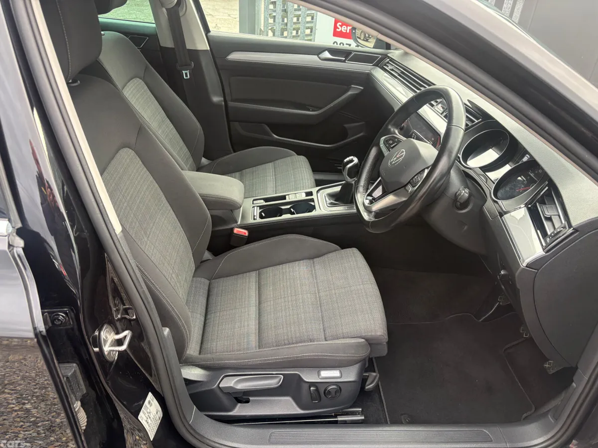 Volkswagen Passat Saloon, Diesel, 2021, Black