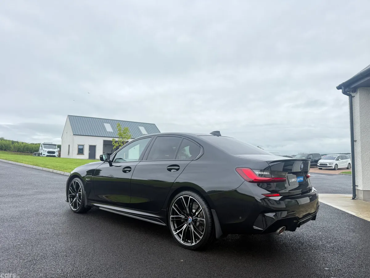 BMW 3-Series Saloon, Petrol Hybrid, 2022, Black