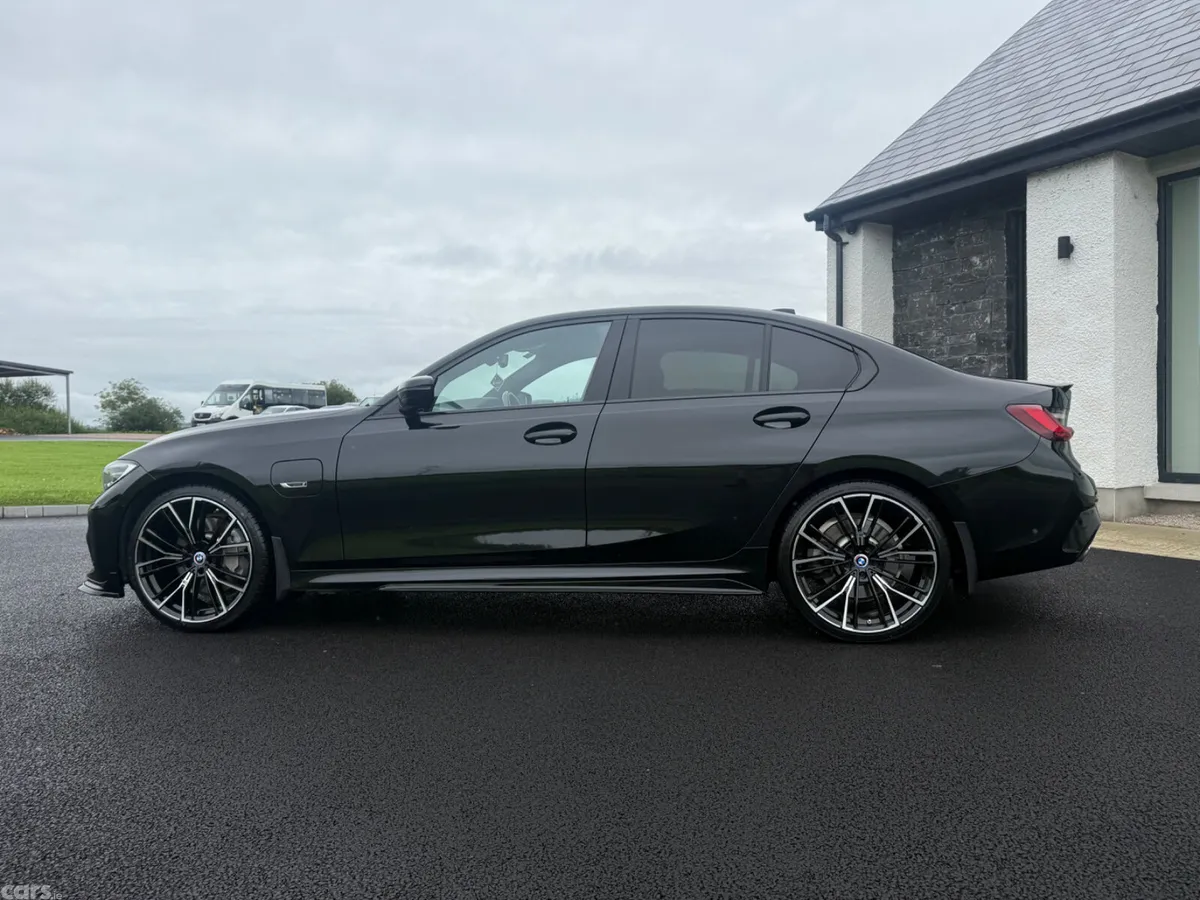 BMW 3-Series Saloon, Petrol Hybrid, 2022, Black
