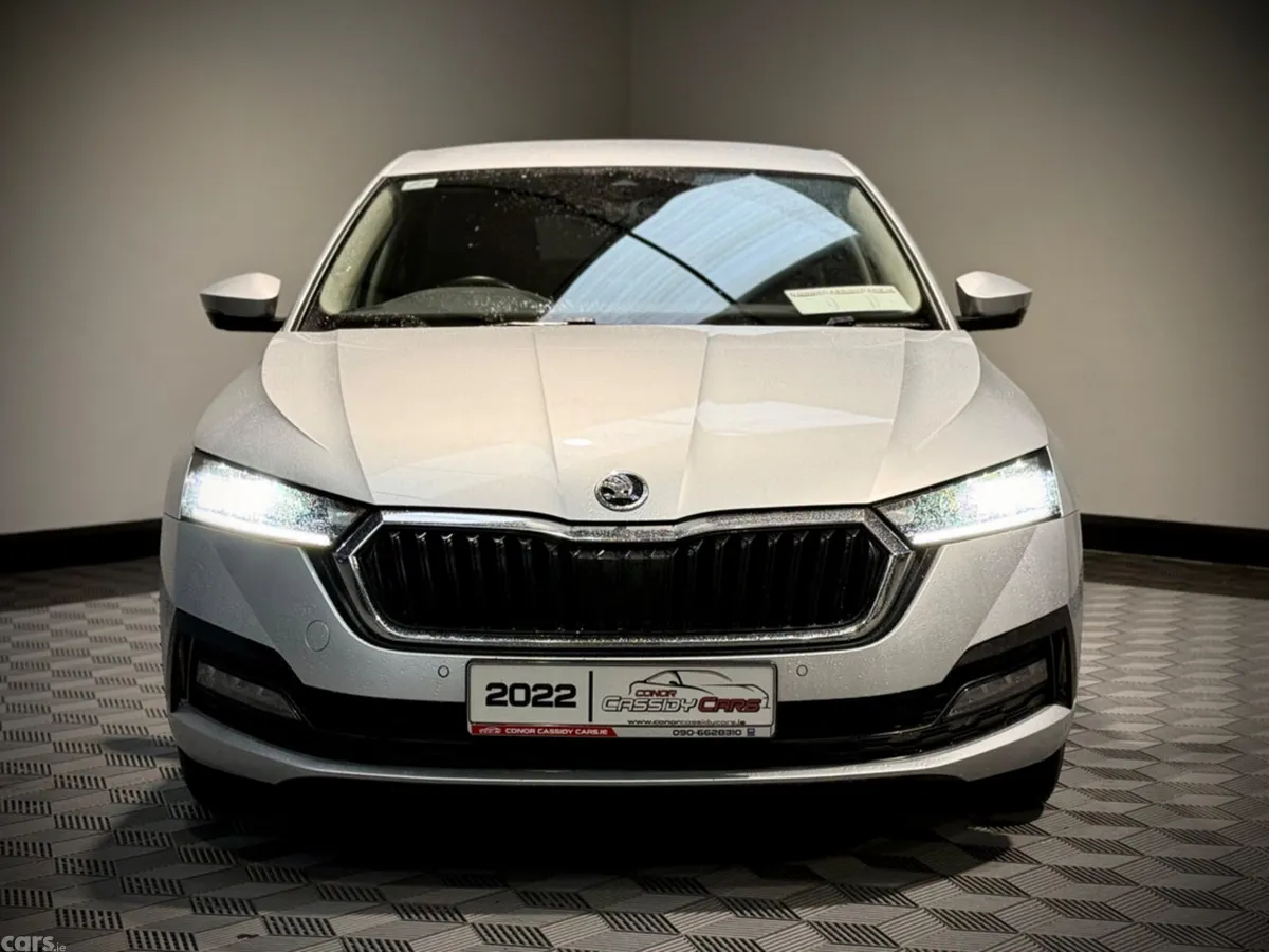 Skoda Octavia Hatchback, Diesel, 2022, Silver