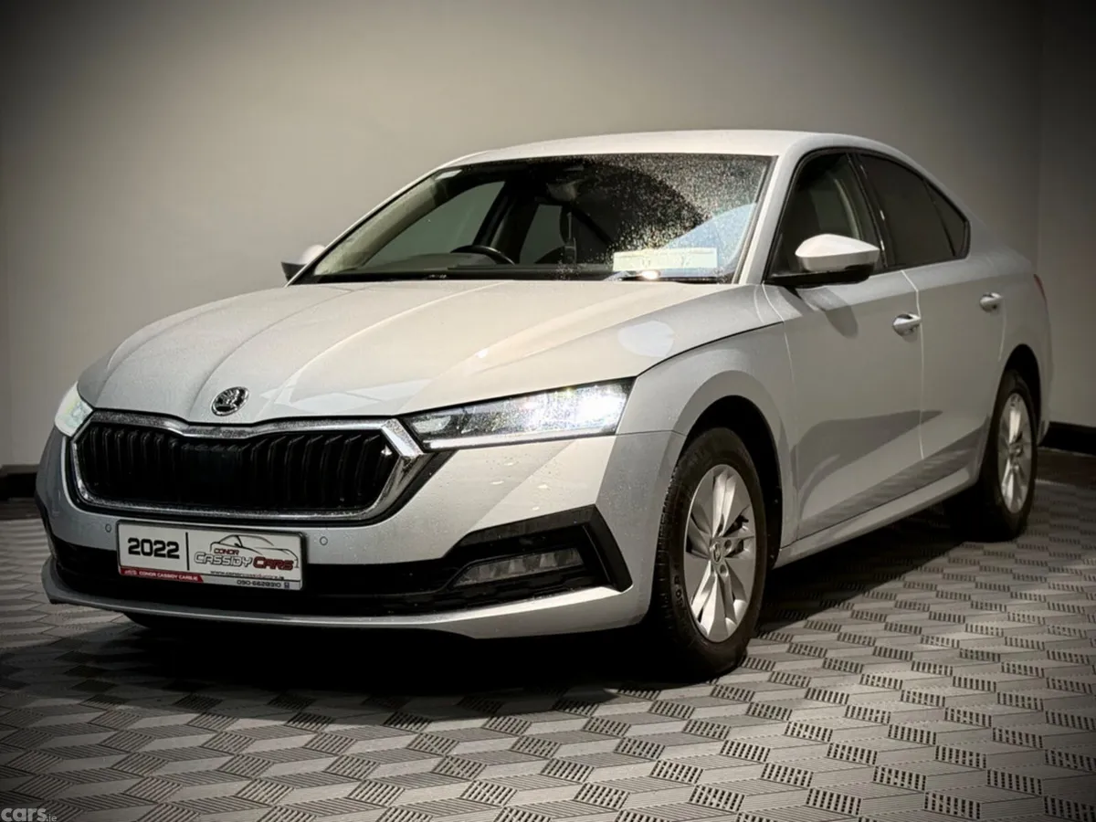Skoda Octavia Hatchback, Diesel, 2022, Silver
