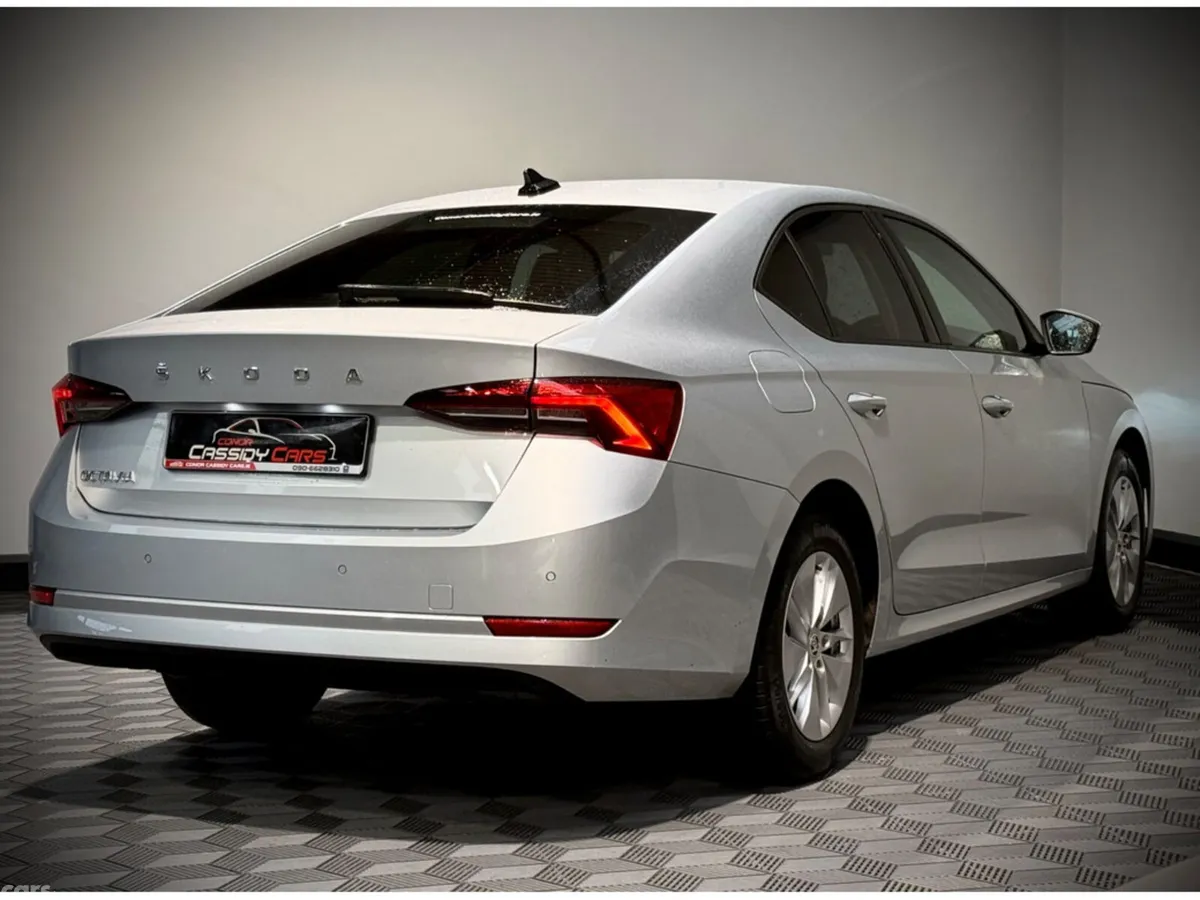 Skoda Octavia Hatchback, Diesel, 2022, Silver