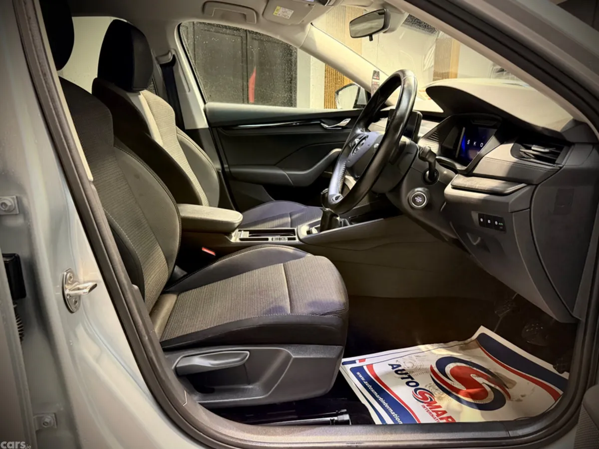 Skoda Octavia Hatchback, Diesel, 2022, Silver