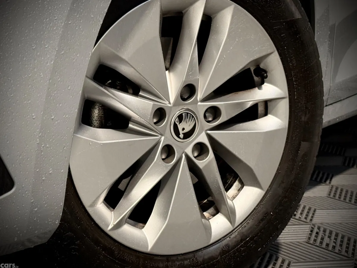 Skoda Octavia Hatchback, Diesel, 2022, Silver