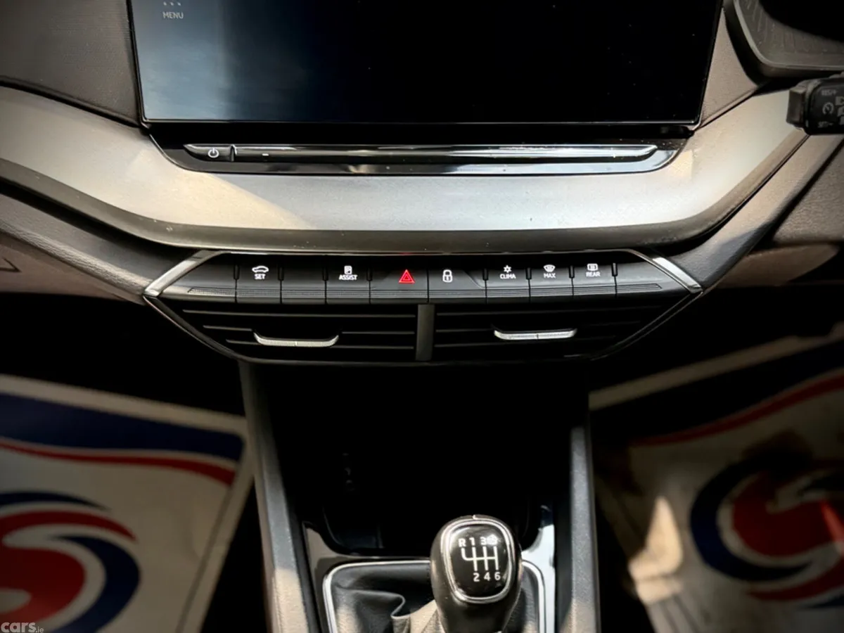 Skoda Octavia Hatchback, Diesel, 2022, Silver