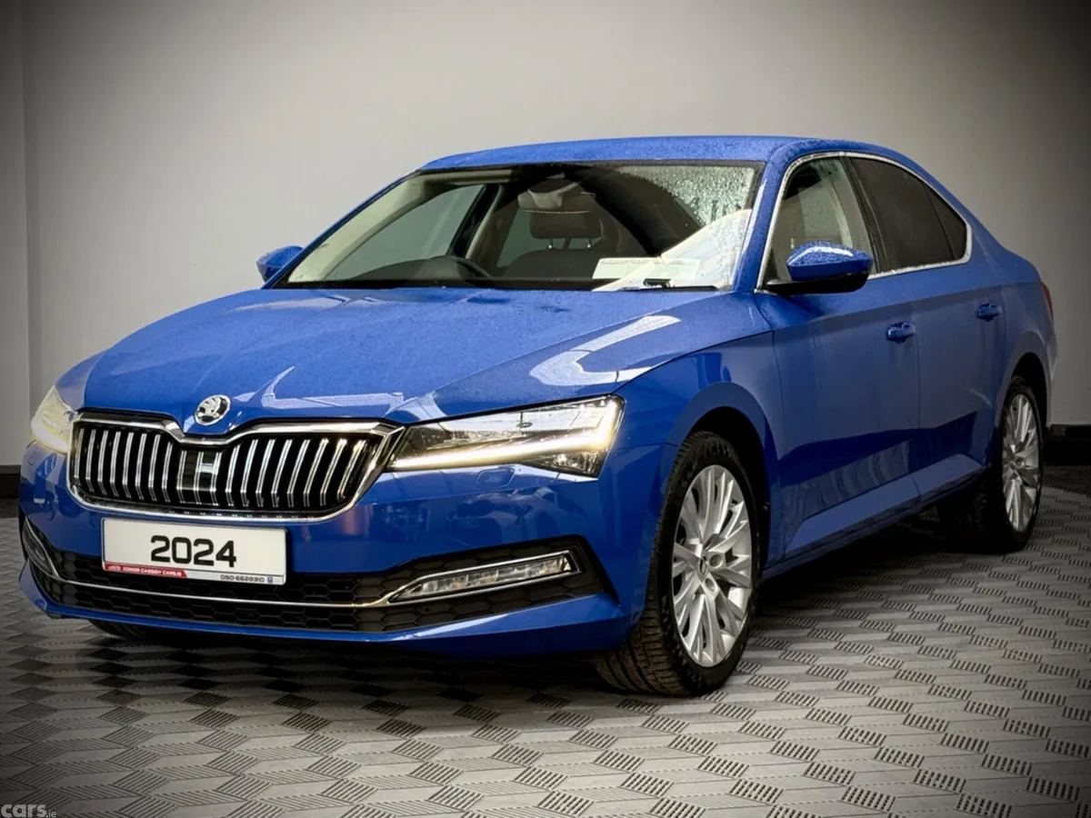 Skoda Superb Hatchback, Diesel, 2024, Blue