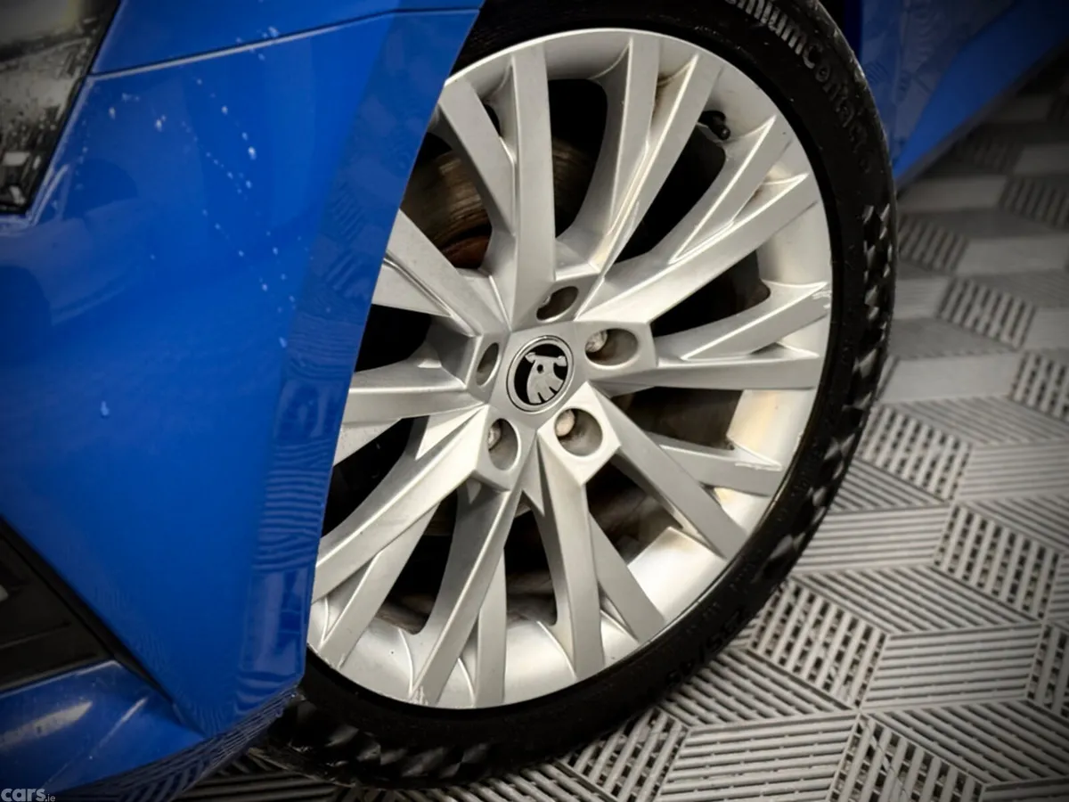 Skoda Superb Hatchback, Diesel, 2024, Blue
