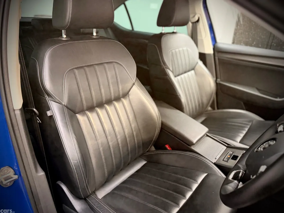 Skoda Superb Hatchback, Diesel, 2024, Blue