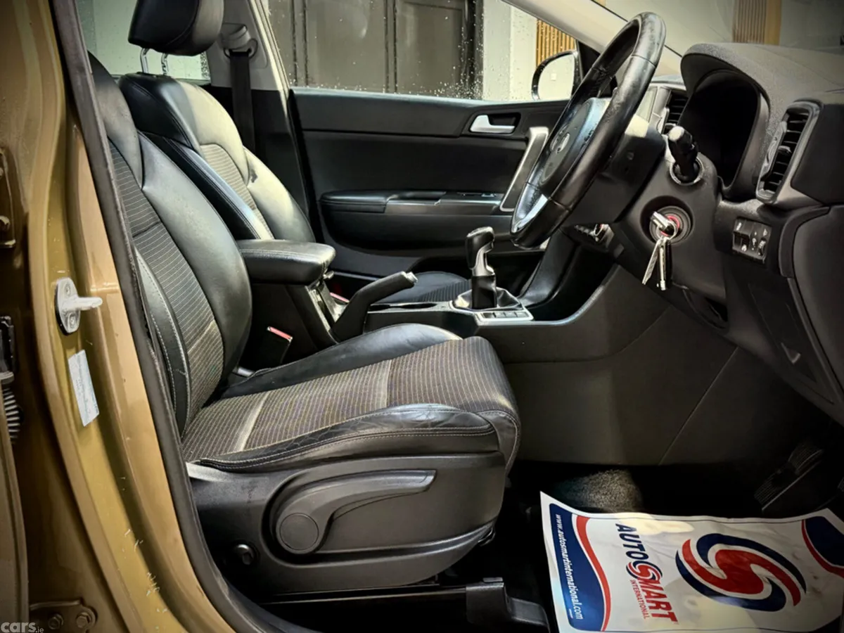 Kia Sportage SUV, Diesel, 2017, Gold