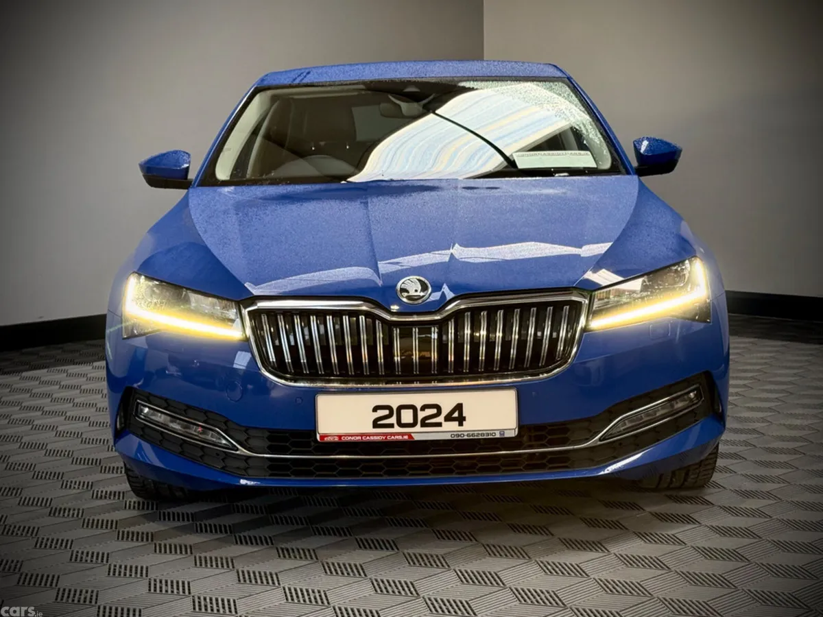 Skoda Superb Hatchback, Diesel, 2024, Blue