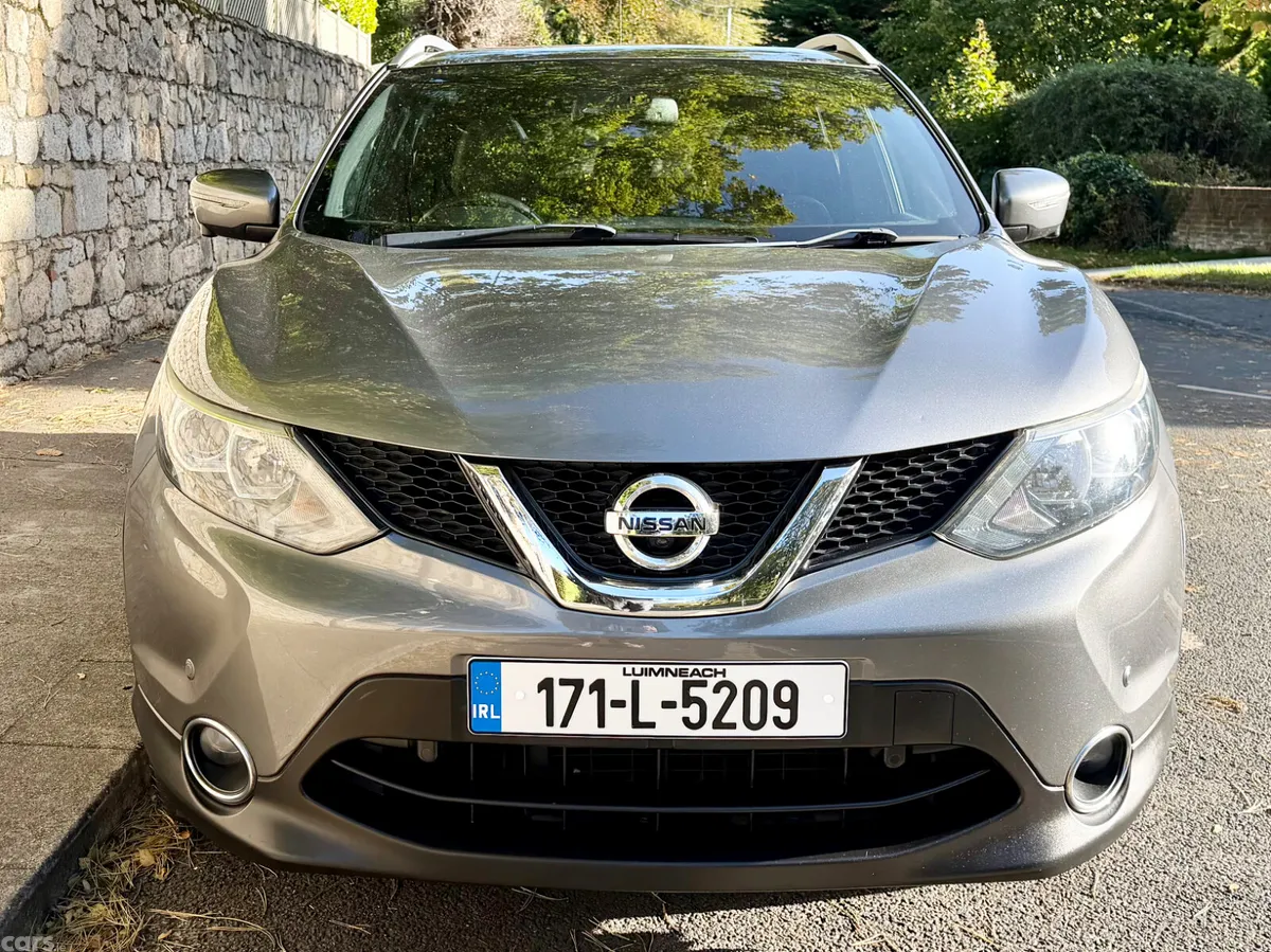 Nissan Qashqai SUV, Diesel, 2017, Grey