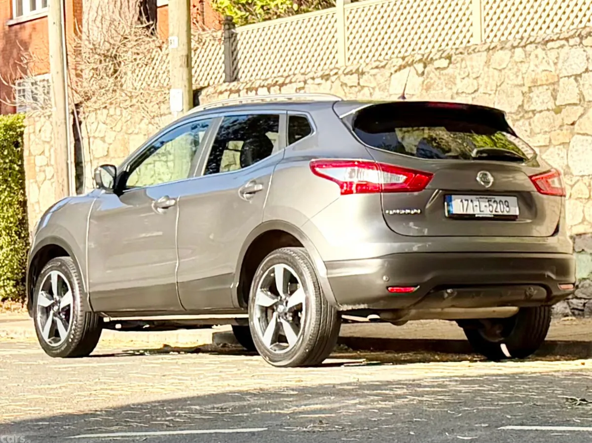 Nissan Qashqai SUV, Diesel, 2017, Grey