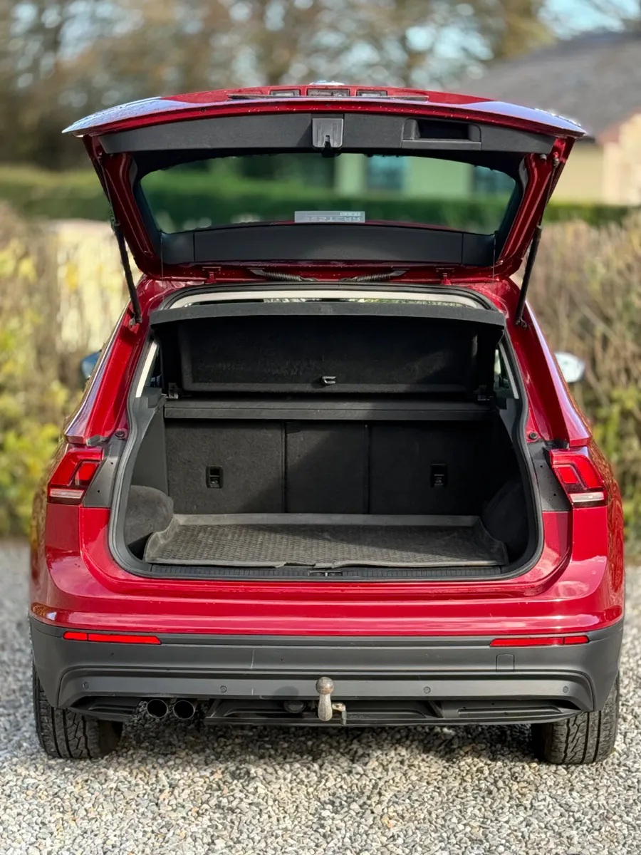 Volkswagen Tiguan SUV, Diesel, 2017, Red
