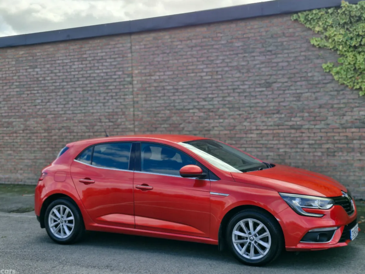 Renault Megane Hatchback, Diesel, 2017, Red