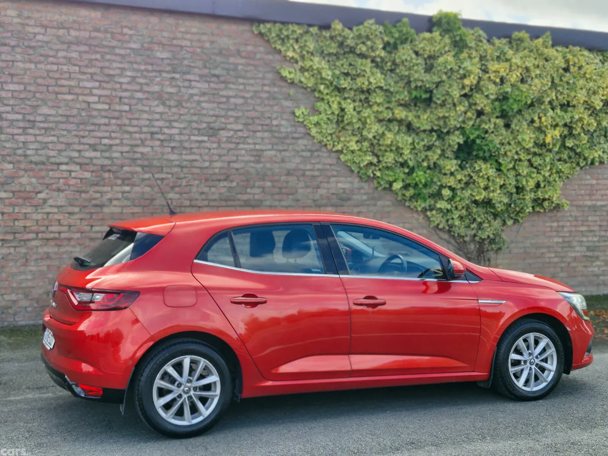 Renault Megane Hatchback, Diesel, 2017, Red