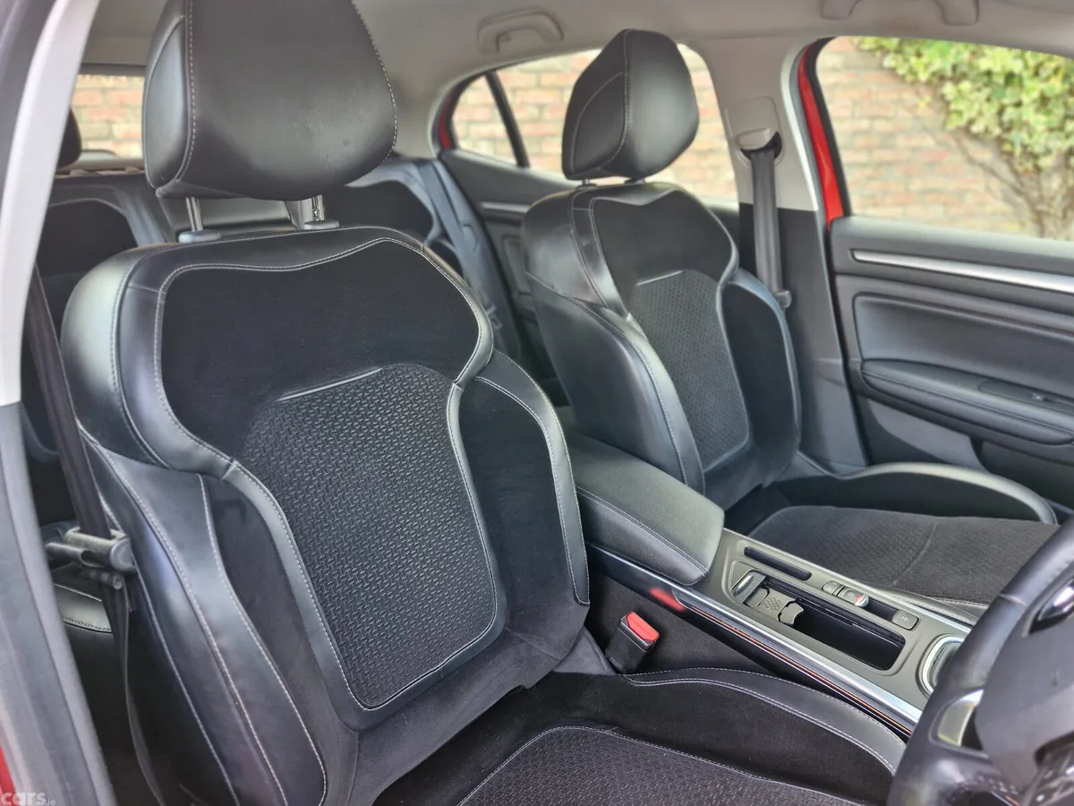 Renault Megane Hatchback, Diesel, 2017, Red