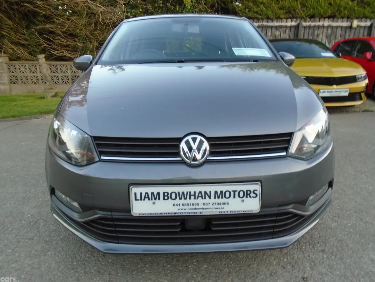 Volkswagen Polo Hatchback, Petrol, 2015, Grey