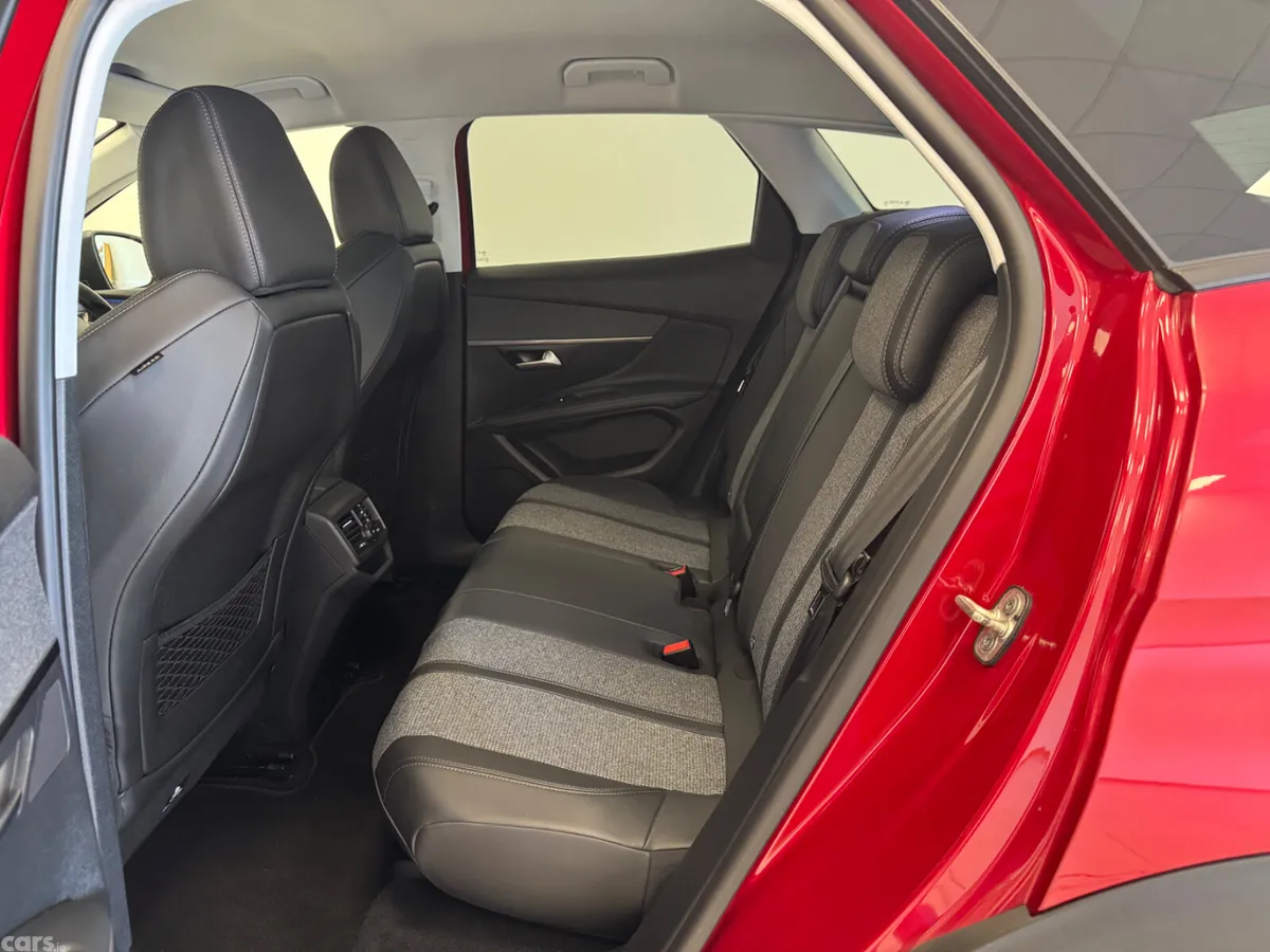 Peugeot 3008 MPV, Diesel, 2020, Red