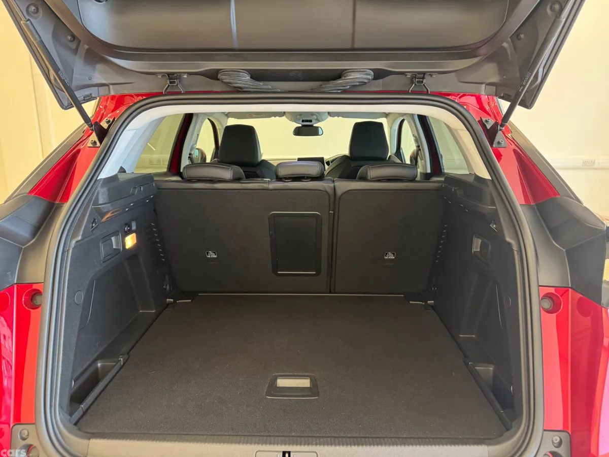 Peugeot 3008 MPV, Diesel, 2020, Red