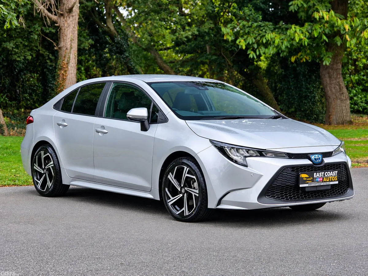 Toyota Corolla Saloon, Petrol Hybrid, 2021, Silver