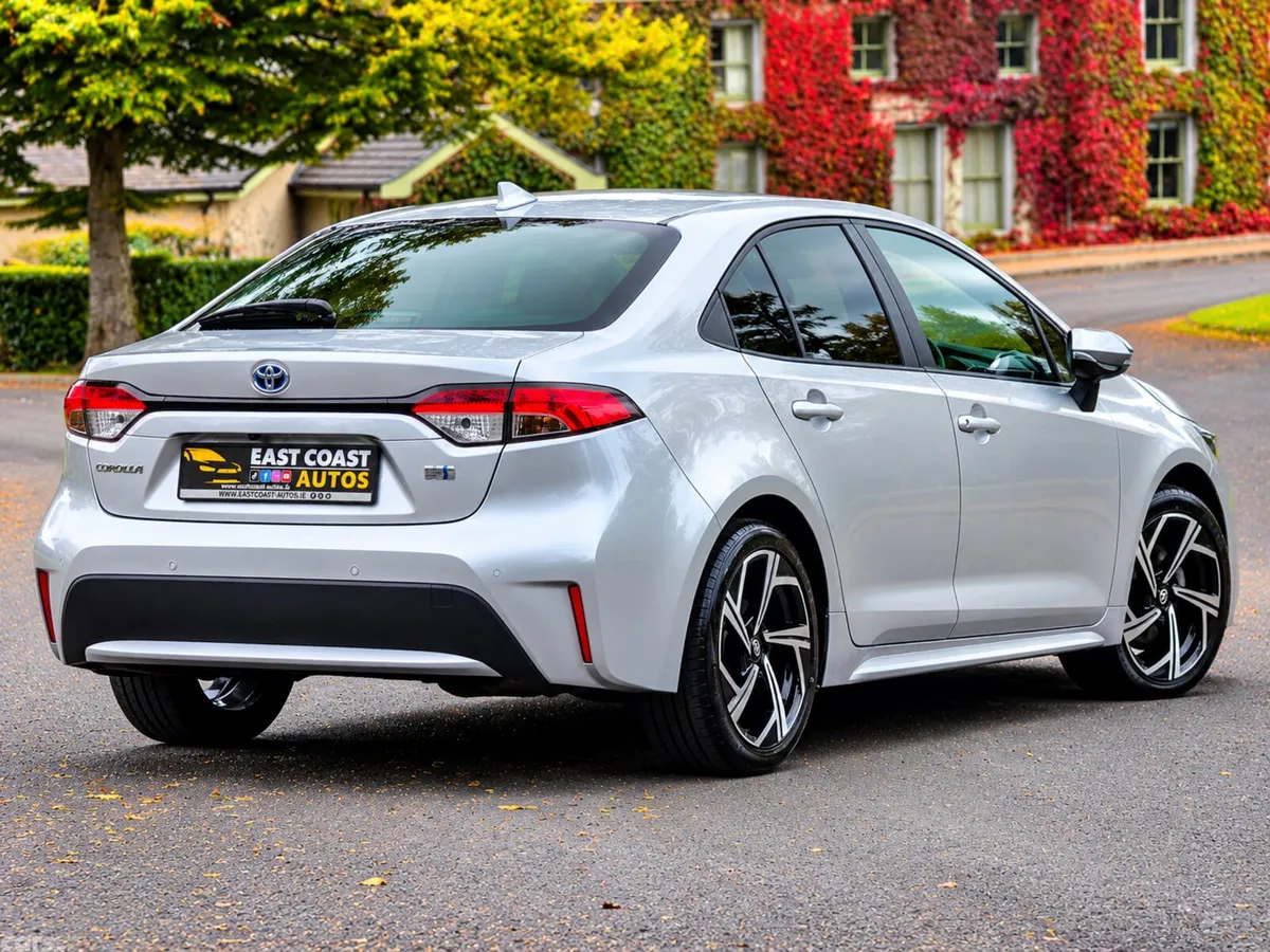 Toyota Corolla Saloon, Petrol Hybrid, 2021, Silver