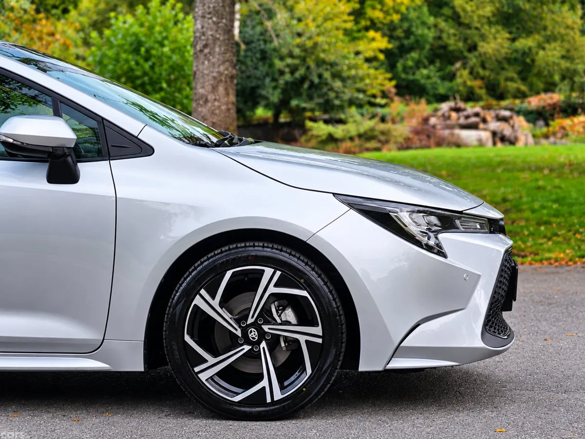 Toyota Corolla Saloon, Petrol Hybrid, 2021, Silver