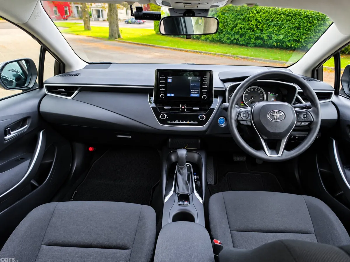 Toyota Corolla Saloon, Petrol Hybrid, 2021, Silver