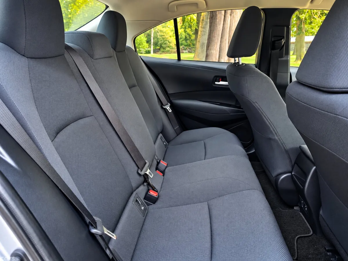 Toyota Corolla Saloon, Petrol Hybrid, 2021, Silver