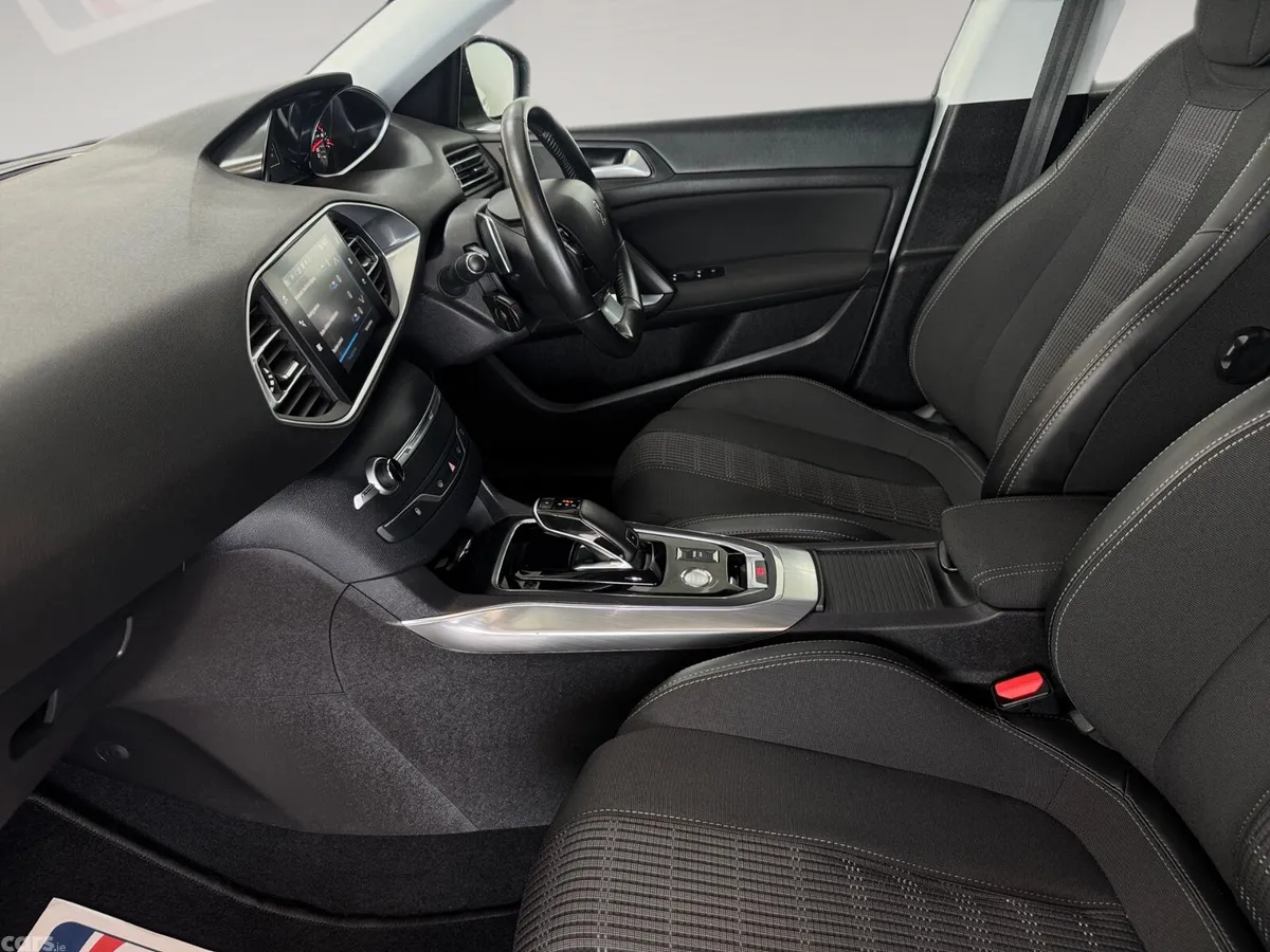 Peugeot 308 Hatchback, Diesel, 2019, White