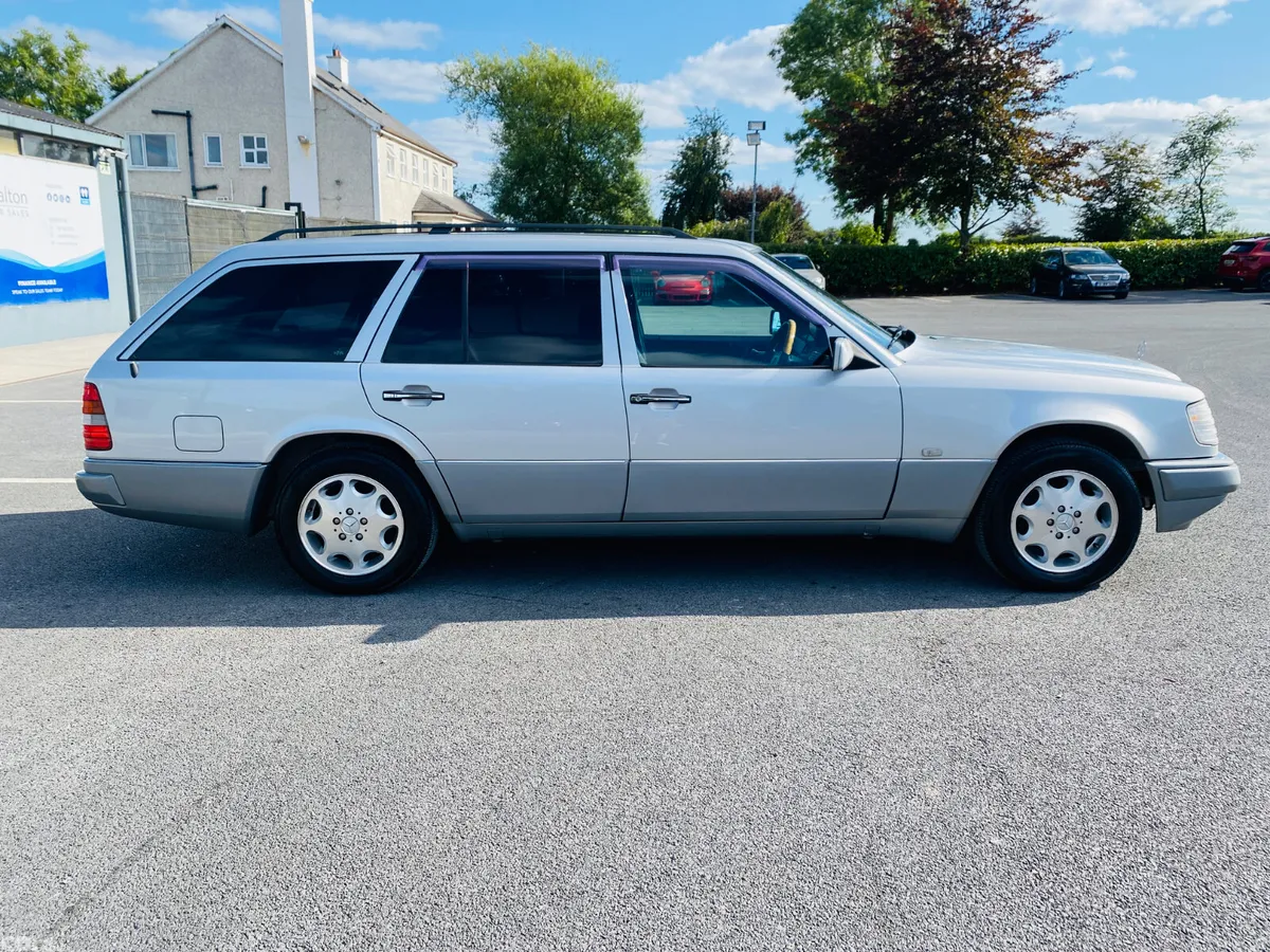 Mercedes-Benz E-Class Estate, Petrol, 1995, Silver