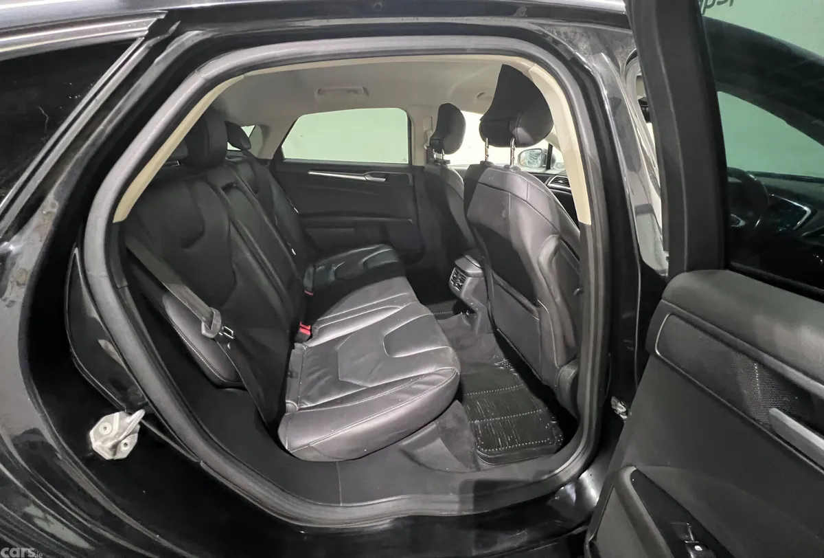 Ford Mondeo Hatchback, Diesel, 2015, Black