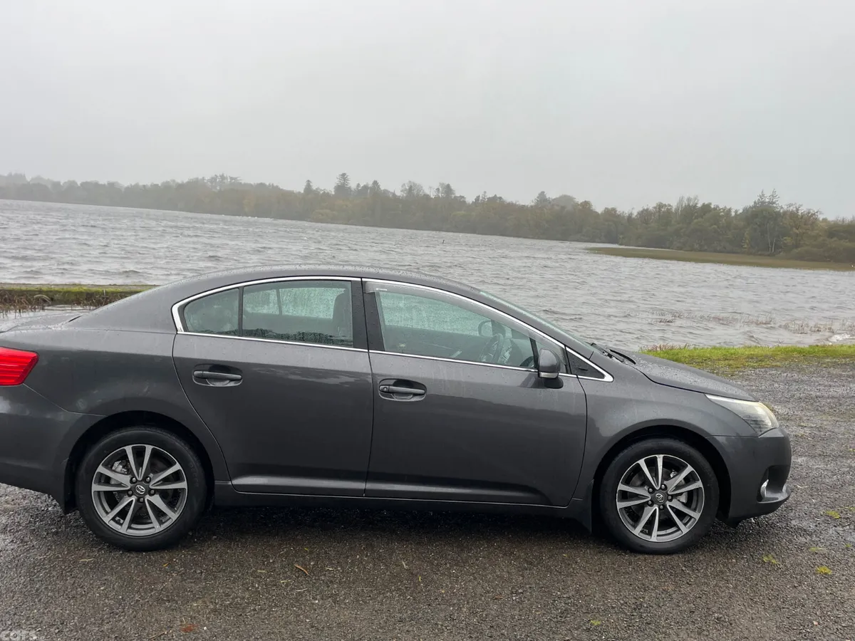 Toyota Avensis Saloon, Diesel, 2015, Grey