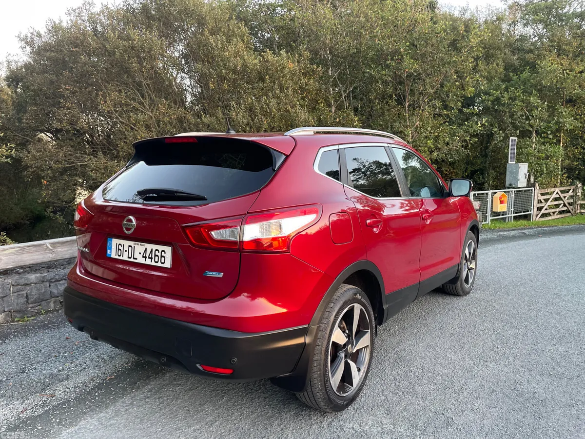 Nissan Qashqai Hatchback, Diesel, 2016, Red