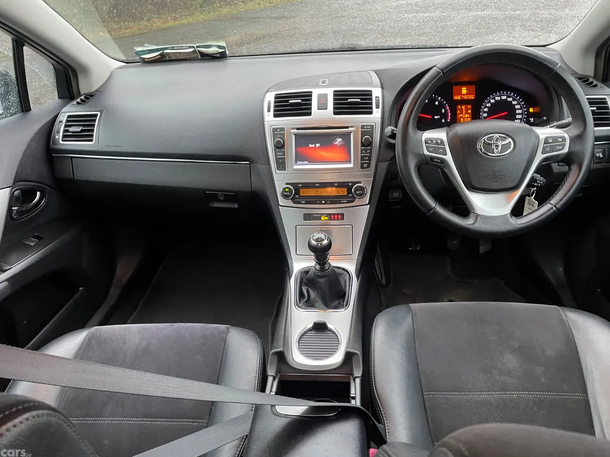 Toyota Avensis Saloon, Diesel, 2015, Grey