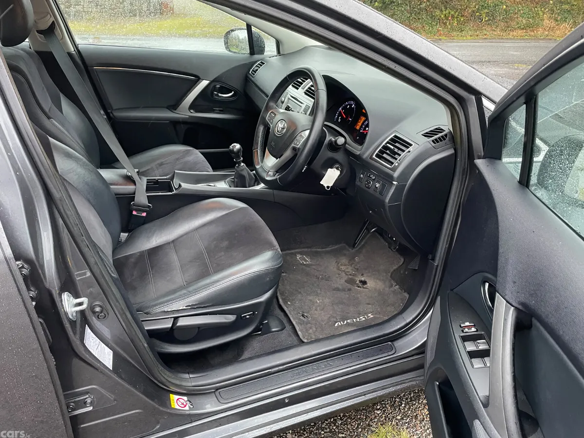 Toyota Avensis Saloon, Diesel, 2015, Grey