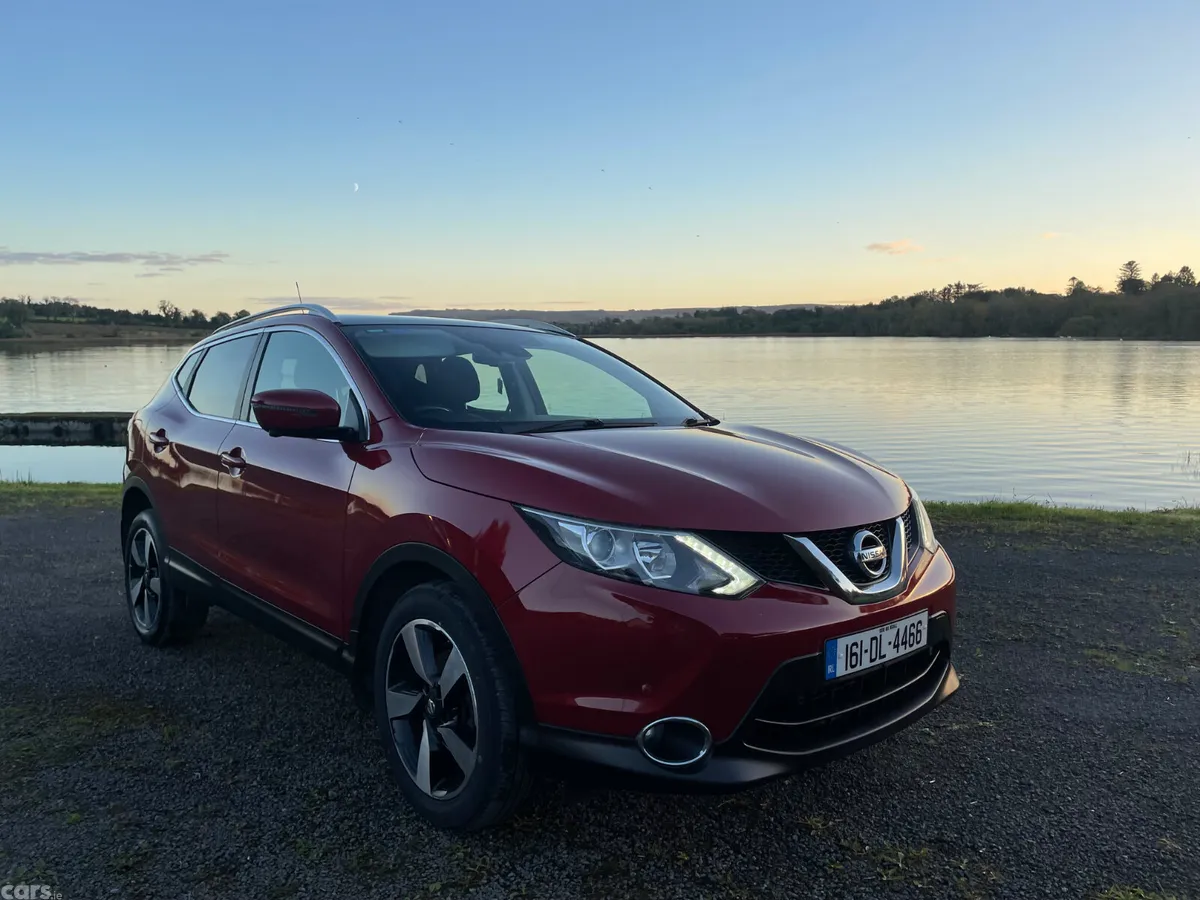 Nissan Qashqai Hatchback, Diesel, 2016, Red