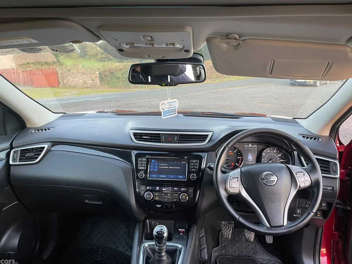 Nissan Qashqai Hatchback, Diesel, 2016, Red