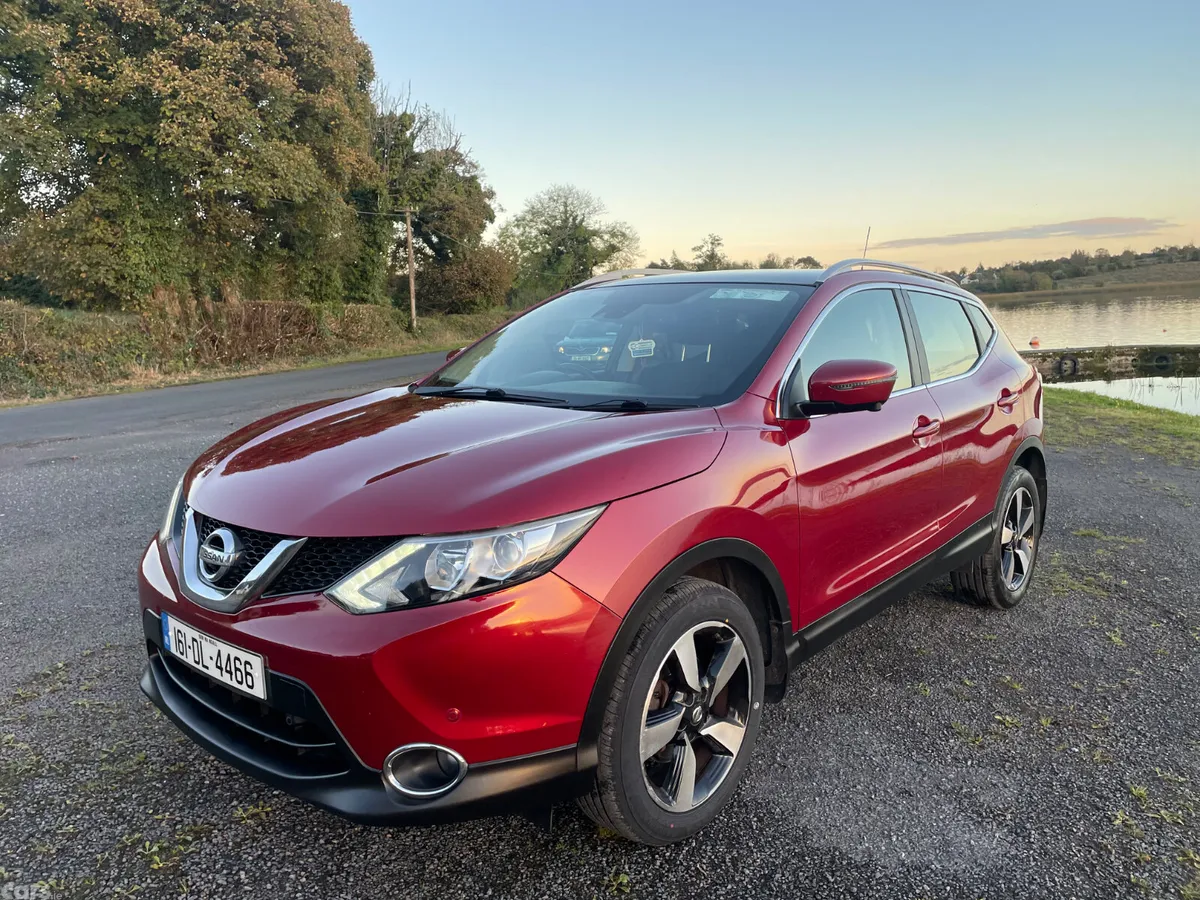 Nissan Qashqai Hatchback, Diesel, 2016, Red