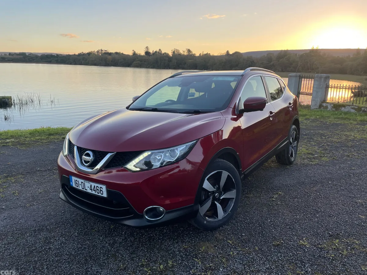 Nissan Qashqai Hatchback, Diesel, 2016, Red