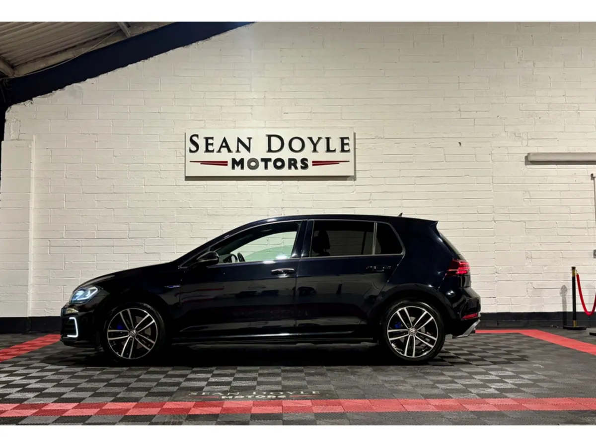 Volkswagen Golf Hatchback, Petrol Plug-in Hybrid, 2018, Black